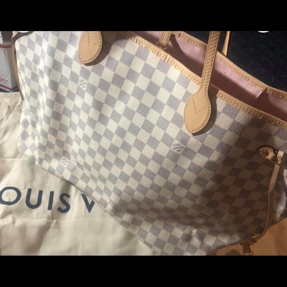 Authentic Louie Vuitton MM Neverfull